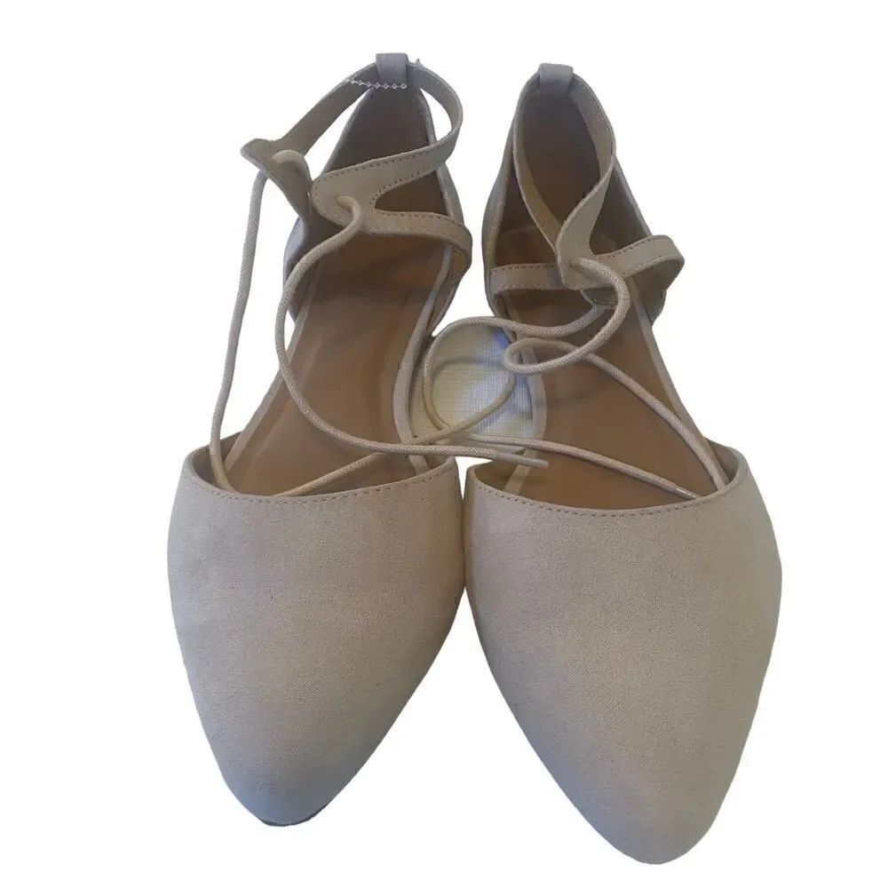 Beautiful Sand Colored Suede Pointed Toe Lace Up Flats in Ladies Size 8.